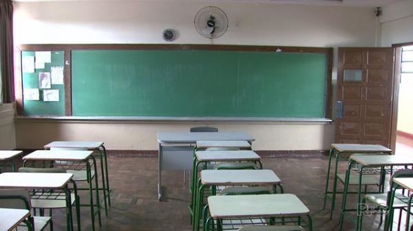 Alunos que deixaram de estudar na pandemia apontam a busca por emprego como principal motivo de abandono escolar, segundo pesquisa.(Imagem:Reprodução/RPC)