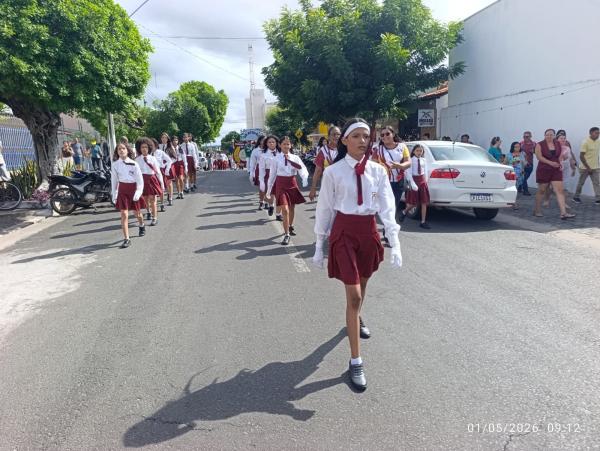 Gin&aacute;sio Primeiro de Maio celebra 69 anos com desfile c&iacute;vico e homenagens em Floriano.(Imagem:FlorianoNews)