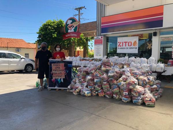 Após live, Banda Flutuante realiza entrega de quase 3 toneladas de alimentos arrecadados com show solidário(Imagem:Divulgação)