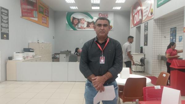 F. Costa, gerente do Armazém Paraíba em Floriano.(Imagem:FlorianoNews)