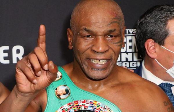 Mike Tyson fecha acordo para lutar com youtuber Jake Paul(Imagem:Reprodução)