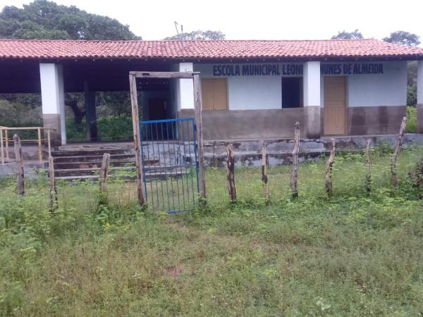 Moradores reclamam das péssimas condições de escola na localidade Pilões, zona rural de Floriano.(Imagem:Divulgação)