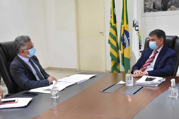 Governador Wellington Dias discute prioridades da carteira de investimentos da UESPI(Imagem:Reprodução)