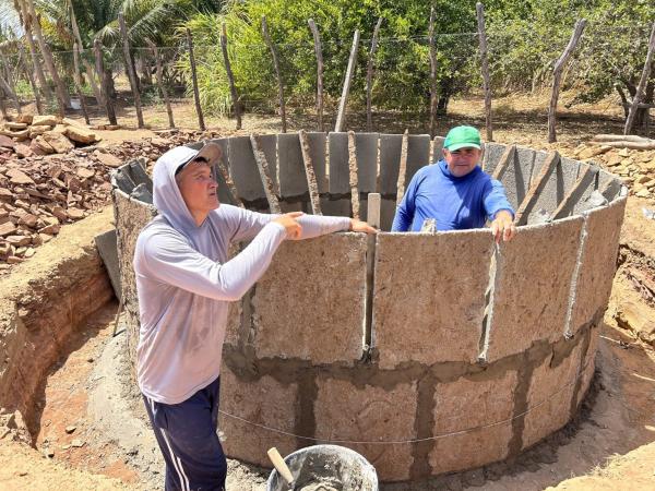 Constru&ccedil;&atilde;o de cisternas de placas.(Imagem:Roberto Araujo / SAF)