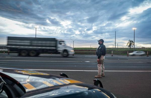 No Piauí, somente neste ano, a PRF já autuou 165 condutores que cometeram esse tipo de infração.(Imagem:Divulgação/PRF)