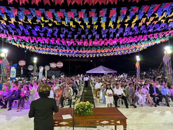 Equatorial sorteia geladeiras durante casamento comunitário em Teresina(Imagem:Divulgação)