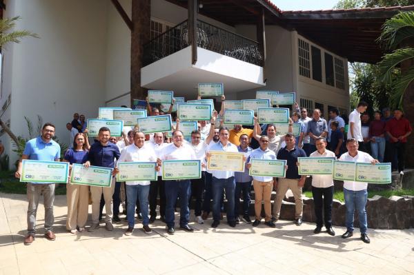 Ciro anuncia mais de R$ 140 milhões para municípios piauienses em um único dia.(Imagem:Ascom)