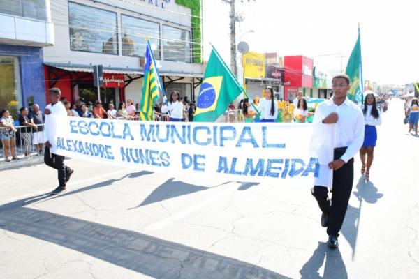 Desfile cívico encerra solenidades da Semana da Pátria em FlorianoDesfile cívico encerra solenidades da Semana da Pátria em Floriano(Imagem:Secom)