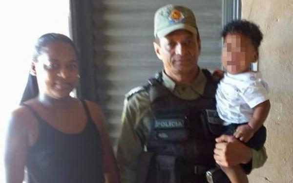 Sargento da PM salva bebê de um ano que se engasgou com cuscuz no Piauí.(Imagem:Ascom)