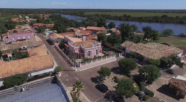 Sede da prefeitura de Barras, no Piauí, com o rio Marataoã ao fundo.(Imagem:Divulgação/ Prefeitura de Barras)