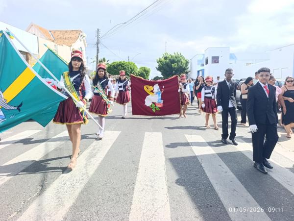 Gin&aacute;sio Primeiro de Maio celebra 69 anos com desfile c&iacute;vico e homenagens em Floriano.(Imagem:FlorianoNews)