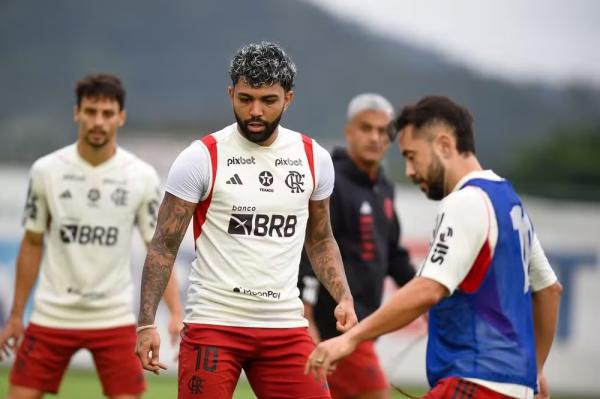 Gabigol e Everton Ribeiro em treino do Flamengo.(Imagem:Marcelo Cortes / CRF)