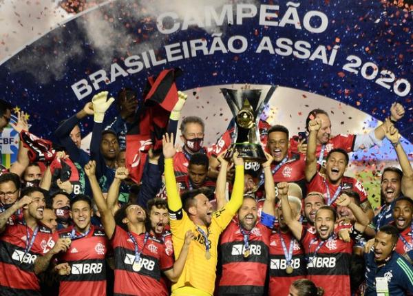 Flamengo comemora vitória no Brasileirão.(Imagem: Marcos Ribolli)