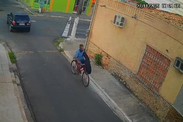 Carro é arrombado e pneus são furtados por ciclista no Centro de Floriano.(Imagem:Reprodução)