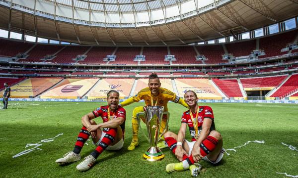 Diego Ribas, Diego Alves e Filipe Luís são destaques dos últimos anos de glórias do Flamengo.(Imagem:Marcelo Cortes)