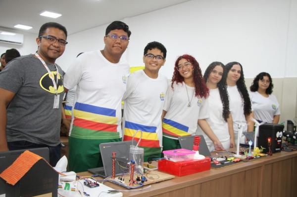 Nas aulas de Rob&oacute;tica, os estudantes aprendem fundamentos de eletr&ocirc;nica, programa&ccedil;&atilde;o e automa&ccedil;&atilde;o utilizando placas Arduino e outros recursos tecnol&oacute;gicos.(Imagem:Jo&atilde;o Pio)