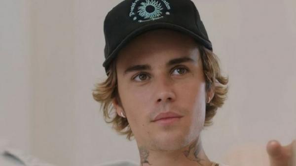 O astro da música pop, Justin Bieber, 26, poderá ser uma liderança religiosa em breve. Segundo informações divulgadas pelo site OK! Magazine, o cantor está estudando para se tornar(Imagem:Divulgação)