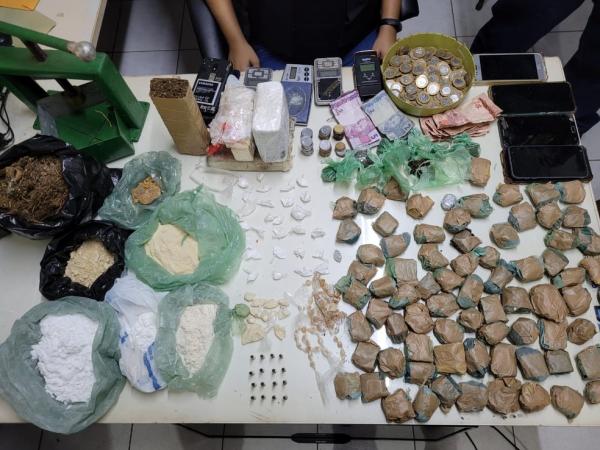 Drogas e materiais apreendidos pela polícia de Barras(Imagem:Divulgação)