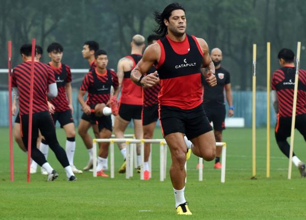 Hulk em treino pelo Shangai SIPG, seu último time na China.(Imagem:VCG/VCG via Getty Images)