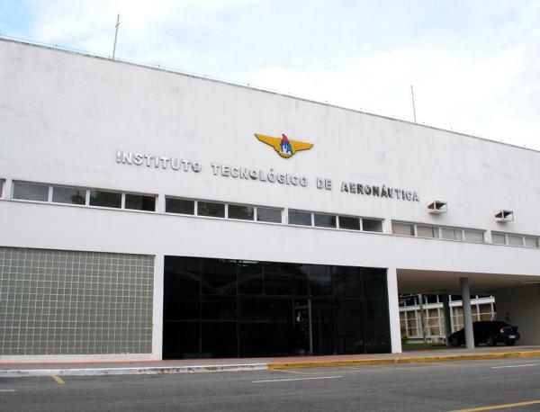 A primeira fase, realizada no domingo (22), teve cerca de 10 mil inscritos que disputaram 150 vagas. O vestibular do Instituto Tecnológico de Aeronáutica (ITA) é um dos mais concor(Imagem:Reprodução)