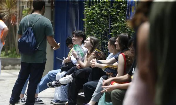 Estudantes no segundo dia de provas do ENEM na UNIP Vergueiro em S&atilde;o Paulo.(Imagem:Paulo Pinto/Ag&ecirc;ncia Brasil)