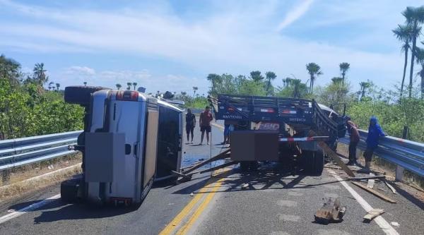Caminhoneiro morre carbonizado em grave acidente no Norte do Piauí.(Imagem:Polícia Militar)