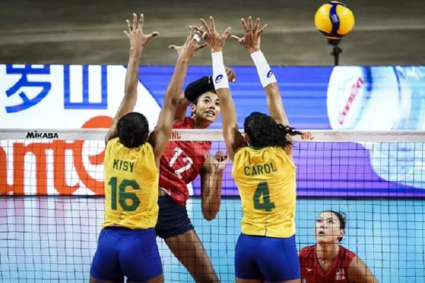 O Brasil chegou em alta para o duelo, já que havia conquistado triunfos sólidos diante de Alemanha, Polônia e República Dominicana, mesmo como uma equipe jovem e em processo de ref(Imagem:Reprodução)