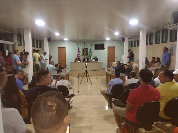 Eleição da nova Mesa Diretora da Câmara de Barão de Grajaú é marcada por gesto simbólico e tensão.(Imagem:FlorianoNews)