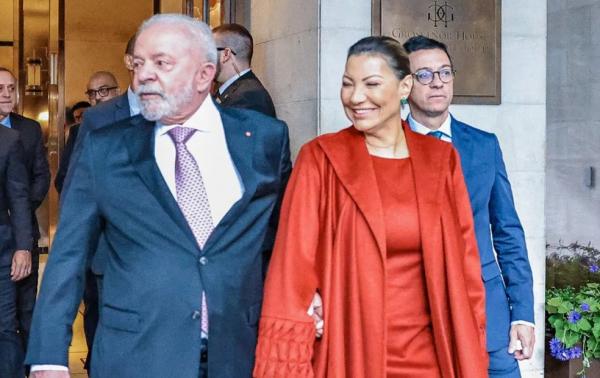 O presidente Lula e a primeira-dama Janja na coroação do Rei Charles III.(Imagem:Reprodução/Twitter)