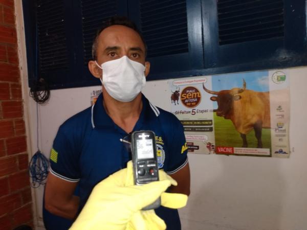 Clayton Cunha, veterinário responsável pela vacinação(Imagem:FlorianoNews)