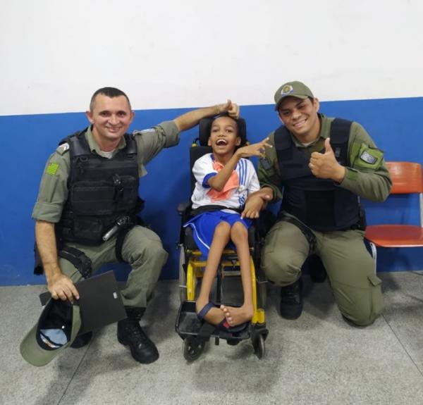 Palestra do Pelotão Escolar emociona alunos da Escola Naila Bucar e inspira jovem sonhador.(Imagem:Reprodução/Instagram)