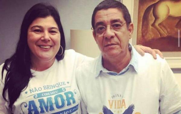 Zeca Pagodinho e sua esposa Mônica Silva completaram 34 anos de união, nesta terça-feira, 8. Como celebração ao aniversário de casamento, a equipe do cantor prestou uma homenagem a(Imagem:Reprodução)