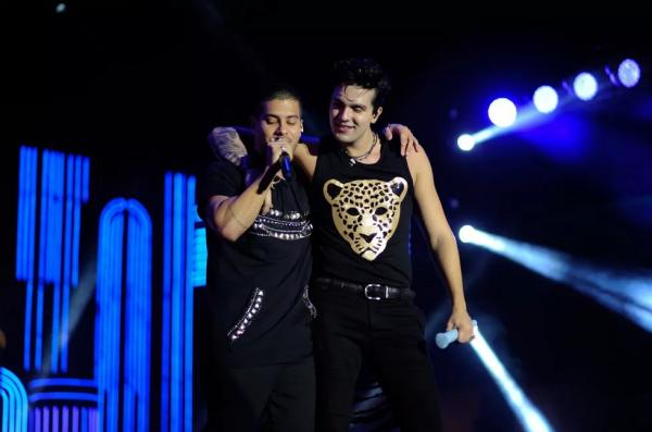 Arthur Aguiar canta em show de Luan Santana.(Imagem:Eduardo Martins / Agnews)