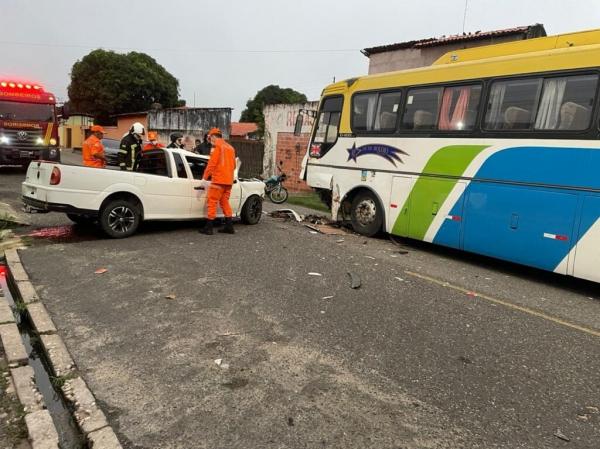 Empresário morre após colidir carro em ônibus na zona Sudeste de Teresina(Imagem:Reprodução)