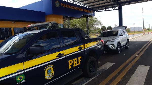 PRF apreende carro de luxo com documentos adulterados no Piauí(Imagem:Reprodução)