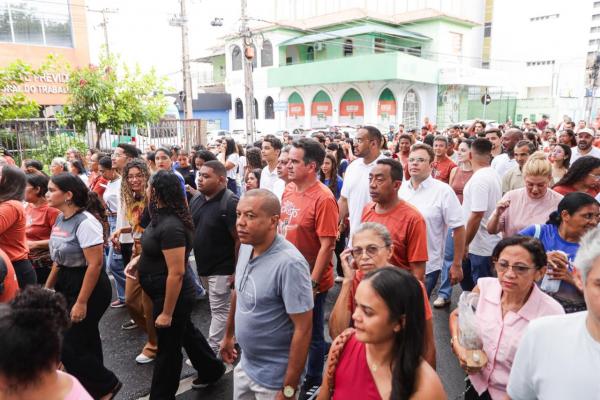 No Domingo de P&aacute;scoa, Joel e Ciro participam de prociss&atilde;o no meio da multid&atilde;o no Centro de Teresina(Imagem:Ascom)