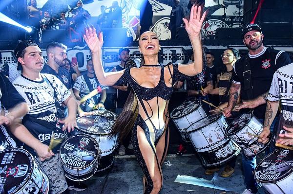 Sabrina Sato arrasa em ensaio de Carnaval na Gaviões da Fiel.(Imagem:Marcelo Sá Barreto/AgNews)