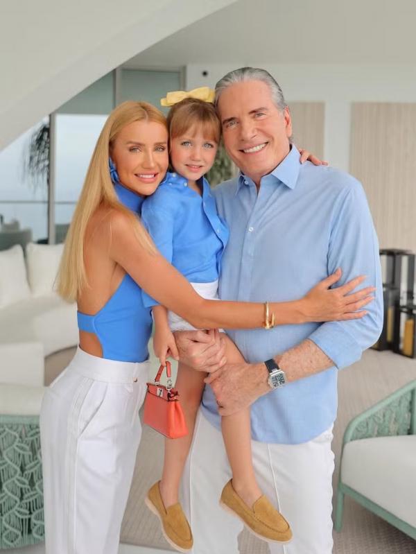 Ana Paula Siebert, Vicky e Roberto Justus.(Imagem:Reprodução/Instagram)