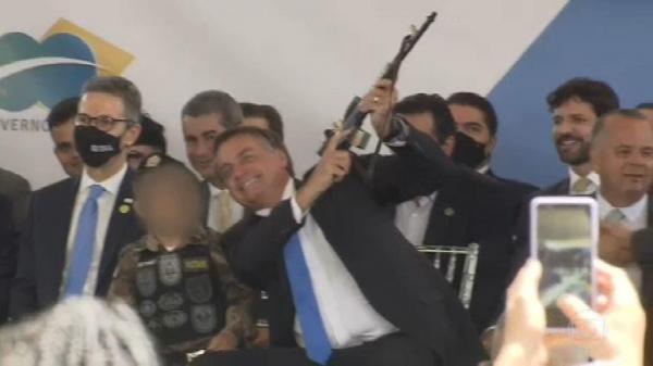 Comitê da ONU desaprova o uso de crianças fardadas em eventos políticos de Bolsonaro(Imagem:Reprodução)