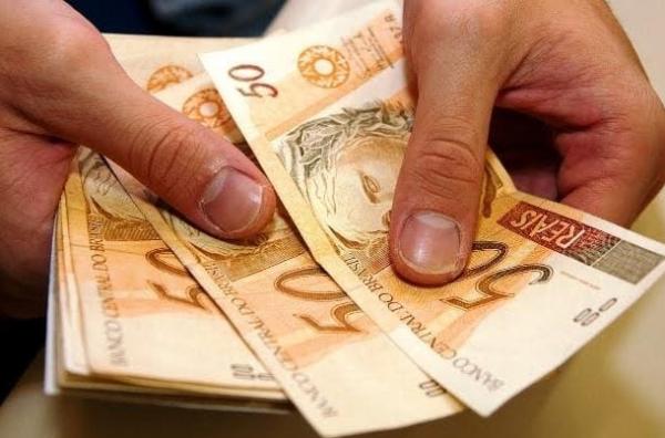 Salário mínimo deve ser de R$ 1.302 para 2023.(Imagem:Reprodução / Agência Brasil)