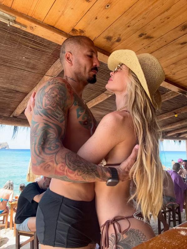 Aline e o marido, Fernando, que conheceu dentro da casa do