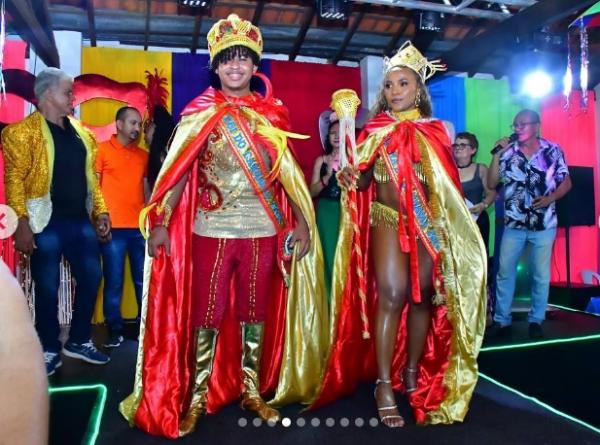 Rei e Rainha do Carnaval 2024 de Floriano são eleitos em noite de brilho e samba no pé.(Imagem:Reprodução/Instagram)