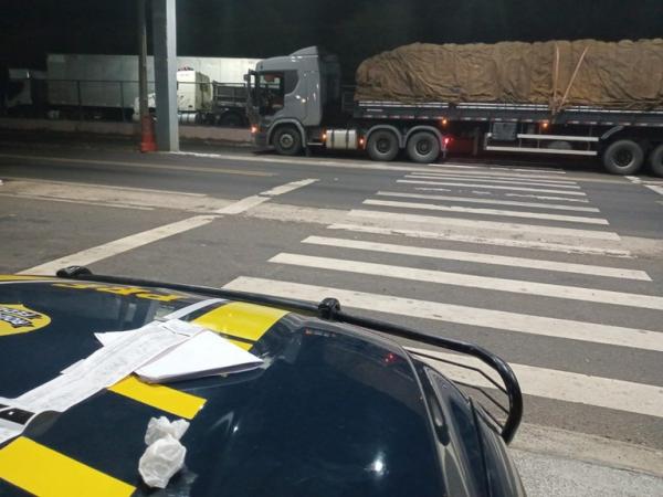 O condutor não havia cumprido os descansos obrigatórios nas últimas 24 horas, o que gerou suspeitas.(Imagem:Divulgação/PRF)