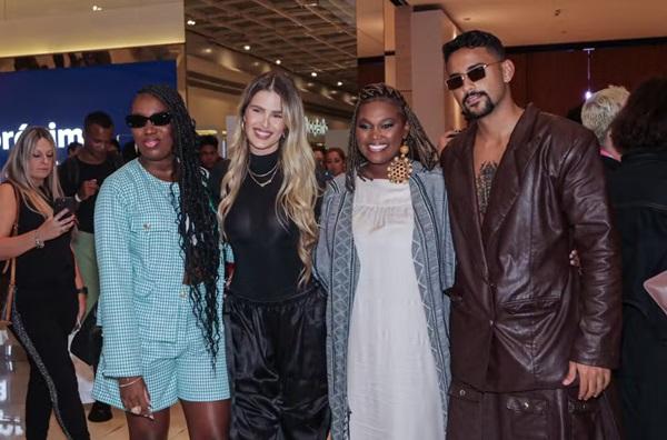 Leidy Elin, Yasmin Brunet, Raquele e Lucas Pizane na SPFW (Imagem: Van Campos/Agnews)