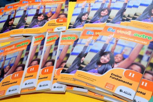 SEMED Floriano realiza entrega de livros e materiais permanentes para a Escola Raimundinha Carvalho.(Imagem:Secom)