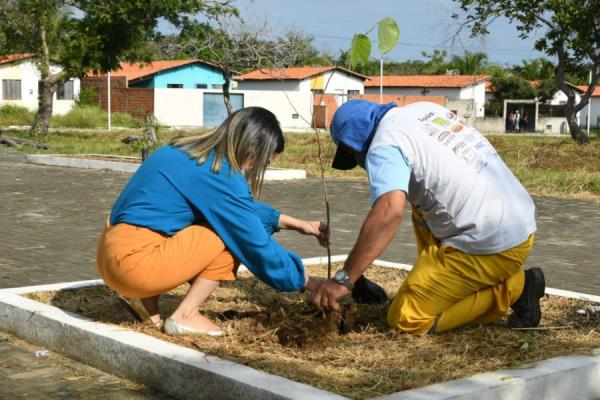 SEMAN promove plantio de mudas na praça do Conjunto Zé Pereira.(Imagem:Secom)