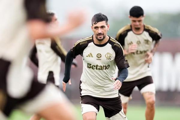 Arrascaeta em treino do Flamengo.(Imagem: Gilvan de Souza / Flamengo)