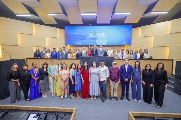 Homenagem celebra liderança e transformação na rede pública de ensino.(Imagem:Letícia Santos)