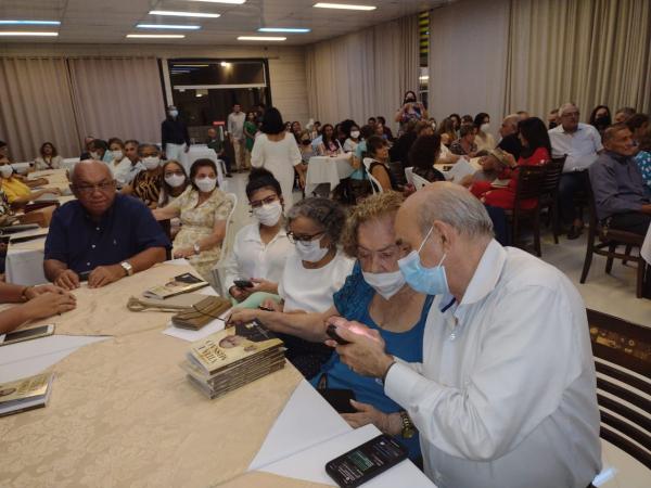 Lançamento de livro de Dom Augusto Rocha reúne grande público em Floriano.(Imagem:FlorianoNews)