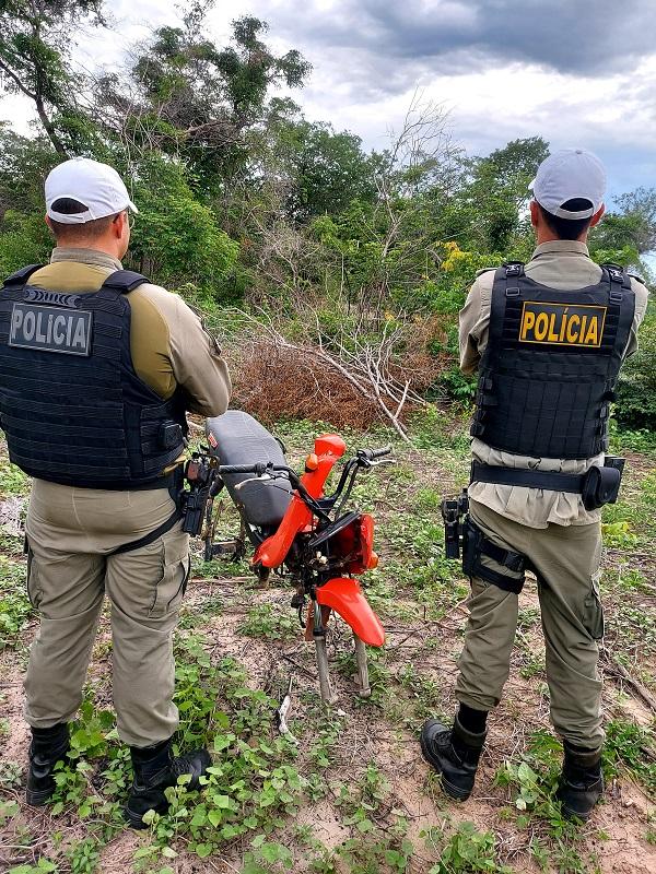 Polícia Militar recupera motocicleta roubada nas proximidades do Conjunto Conviver em Floriano.(Imagem:Divulgação/PM)